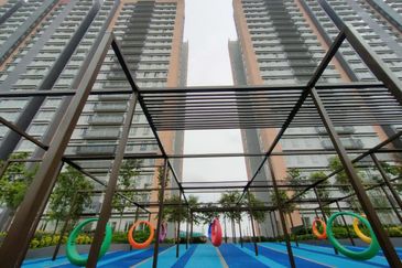 Lakefront Condominium | Emerald Hills @ Alam Damai