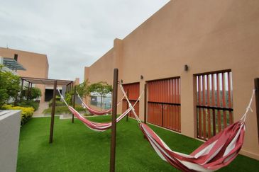 Lakefront Condominium | Emerald Hills @ Alam Damai