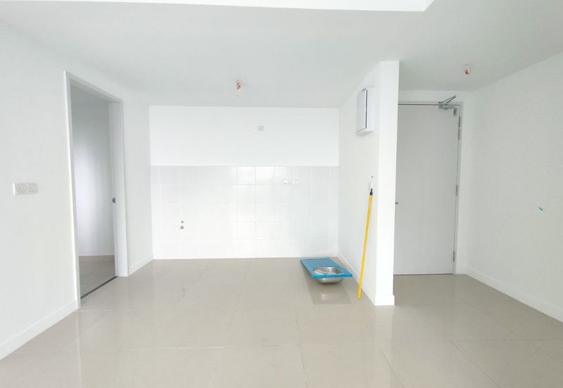 Lakefront Condominium | Emerald Hills @ Alam Damai