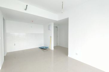 Lakefront Condominium | Emerald Hills @ Alam Damai