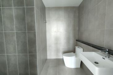 Lakefront Condominium | Emerald Hills @ Alam Damai