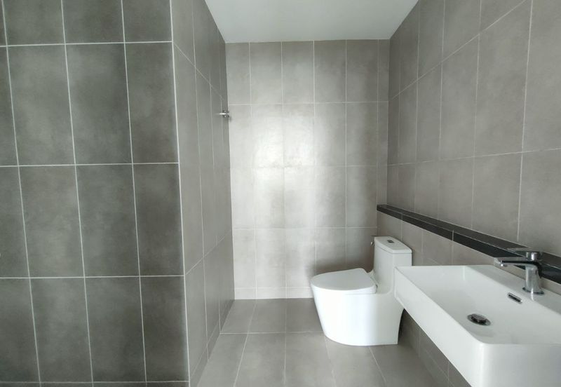 Lakefront Condominium | Emerald Hills @ Alam Damai