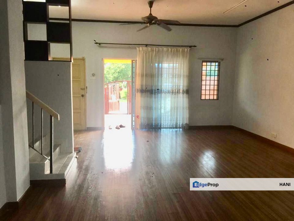 End Lot Double Storey Terrace House Taman Prima Saujana, Selangor, Kajang