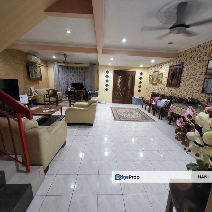 Renovated Double Storey Terrace House LEP 4 Lestari Putra Seri Kembangan, Selangor, Seri Kembangan