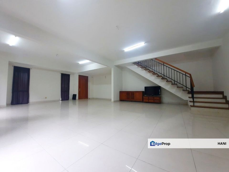End Lot Double Storey Terrace House Denai Alam Seksyen U16 Shah Alam, Selangor, Shah Alam