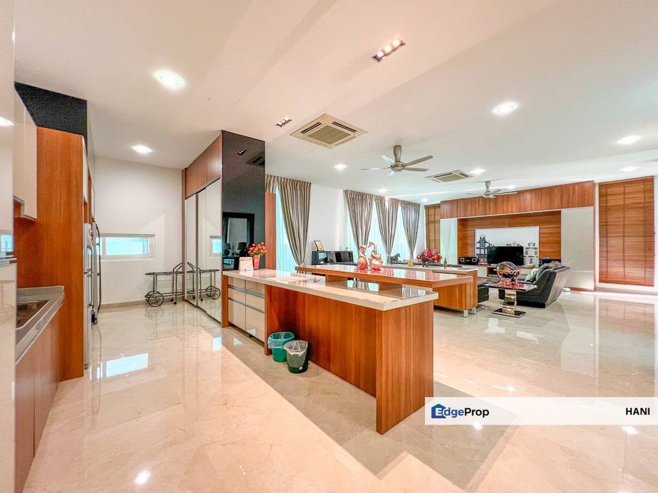 Luxury 3-Storey Bungalow with Lift & Rooftop Jacuzzi @ Aspen Garden, Cyberjaya, Selangor, Cyberjaya