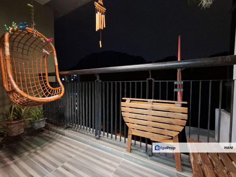 Fully Renovated Corner Semarak Condo @ Taman Raintree Batu Caves — 1,206sqft, 4R2B, Below Market, Selangor, Batu Caves 