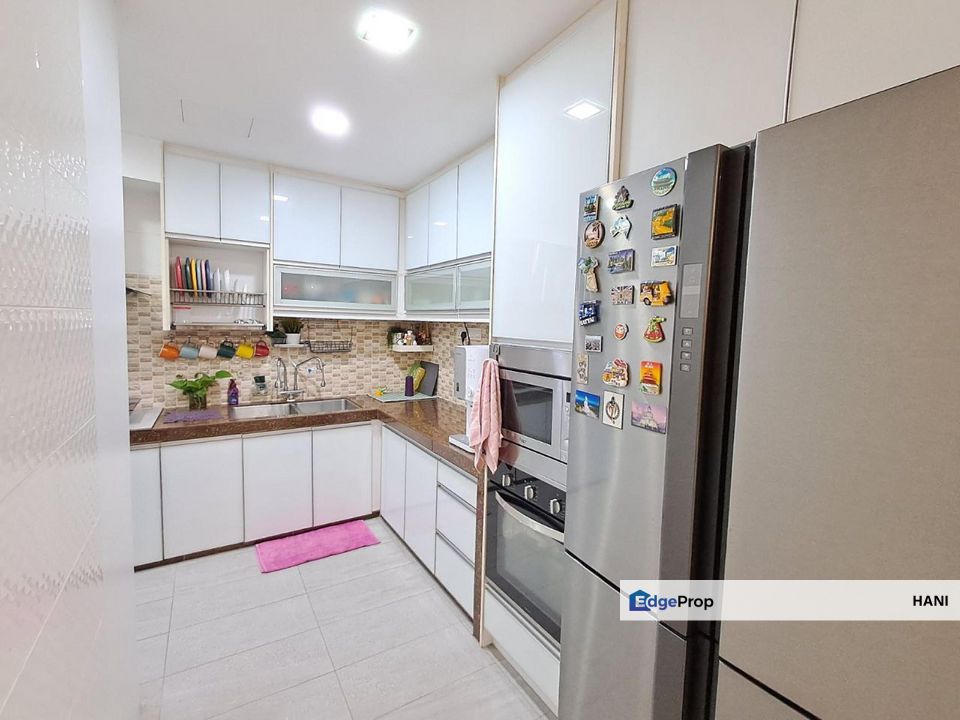 Fully Renovated Corner Semarak Condo @ Taman Raintree Batu Caves — 1,206sqft, 4R2B, Below Market, Selangor, Batu Caves 