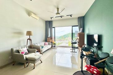 16 Quartz Melawati Condominium