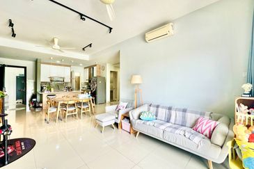 16 Quartz Melawati Condominium