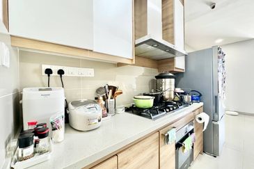 16 Quartz Melawati Condominium