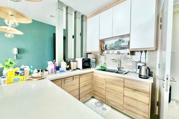 16 Quartz Melawati Condominium