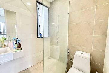 16 Quartz Melawati Condominium