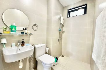 16 Quartz Melawati Condominium