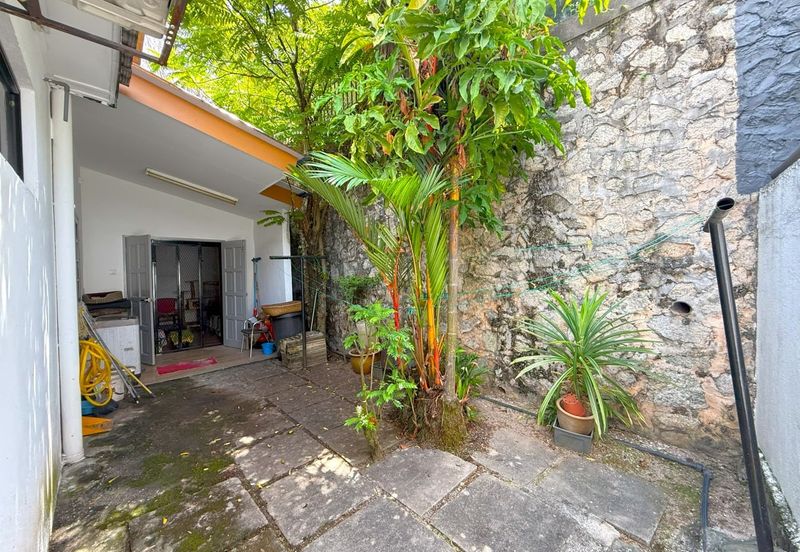 Jalan Suasana, Bandar Tun Hussein Onn