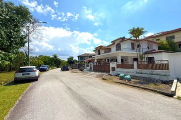 Jalan Suasana, Bandar Tun Hussein Onn