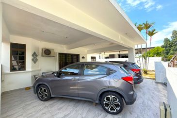 Jalan Suasana, Bandar Tun Hussein Onn