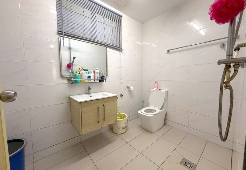 Jalan Suasana, Bandar Tun Hussein Onn