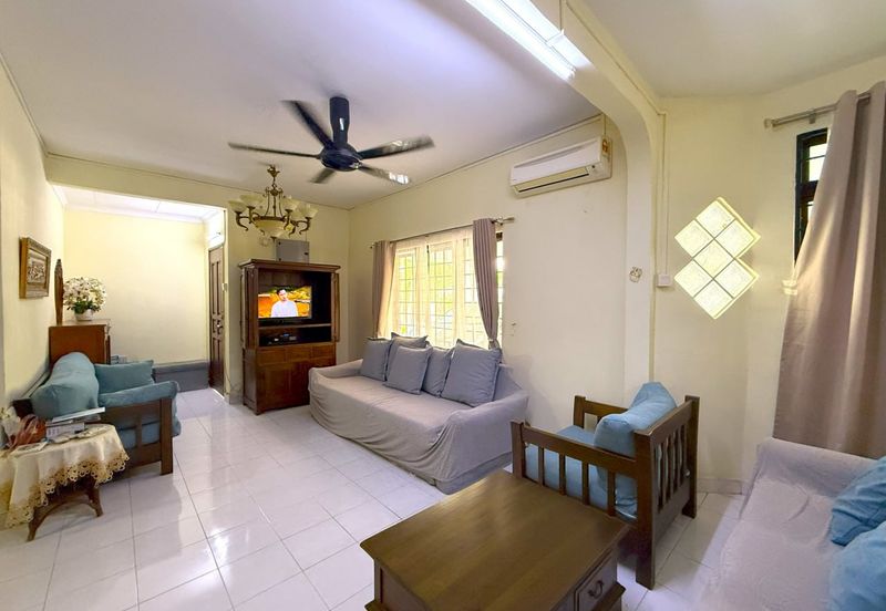 Jalan Suasana, Bandar Tun Hussein Onn