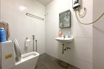 Jalan Suasana, Bandar Tun Hussein Onn