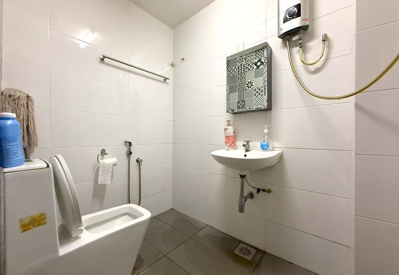 Jalan Suasana, Bandar Tun Hussein Onn