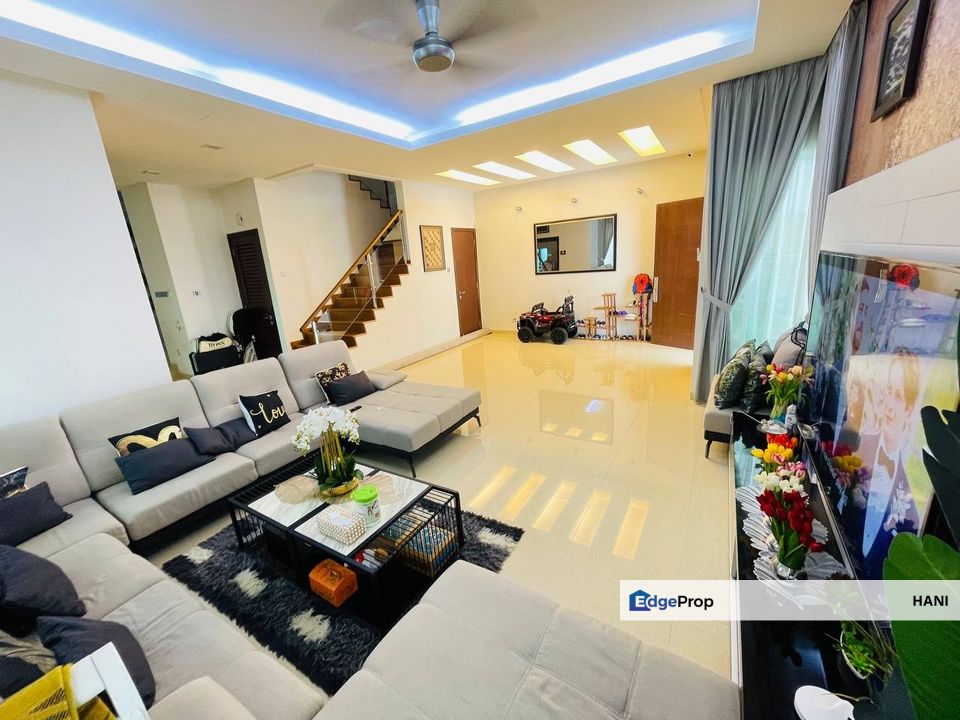 Freehold 3-Storey Semi-D with Private Lift in Beverly Heights, Ampang, Selangor, Ampang