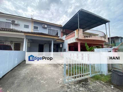 Double Storey Terrace House Taman Pinggiran Putra Seri Kembangan, Selangor, Seri Kembangan