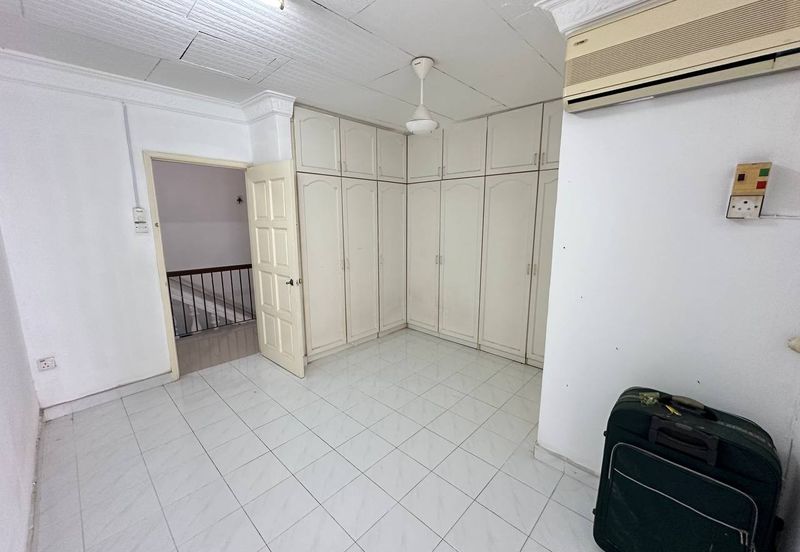 Taman Lembah Keramat AU5