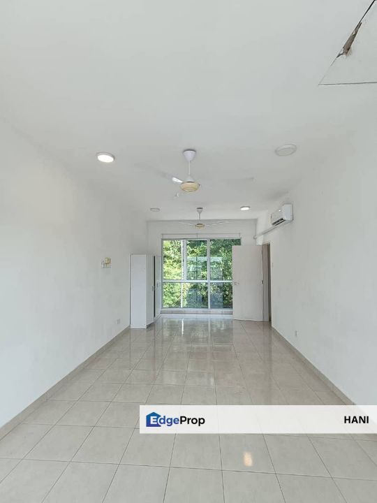 3 Storey Terrace House Bayu Heights Taman Desa Serdang Seri Kembangan, Selangor, Seri Kembangan