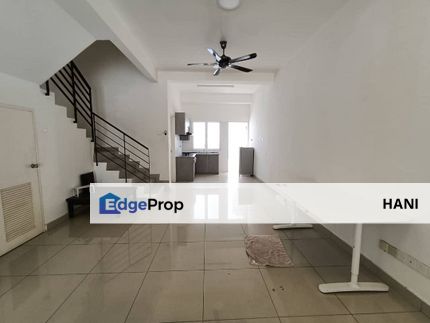 3 Storey Terrace House Bayu Heights Taman Desa Serdang Seri Kembangan, Selangor, Seri Kembangan