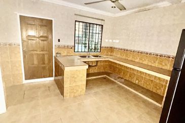 Jalan Suasana, Bandar Tun Hussein Onn