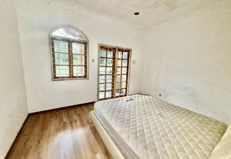 Jalan Suasana, Bandar Tun Hussein Onn