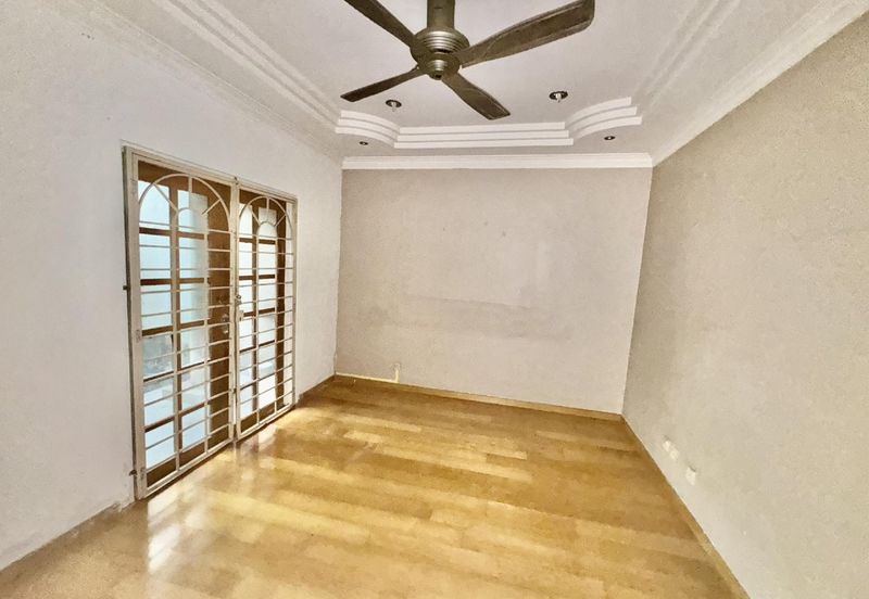 Jalan Suasana, Bandar Tun Hussein Onn