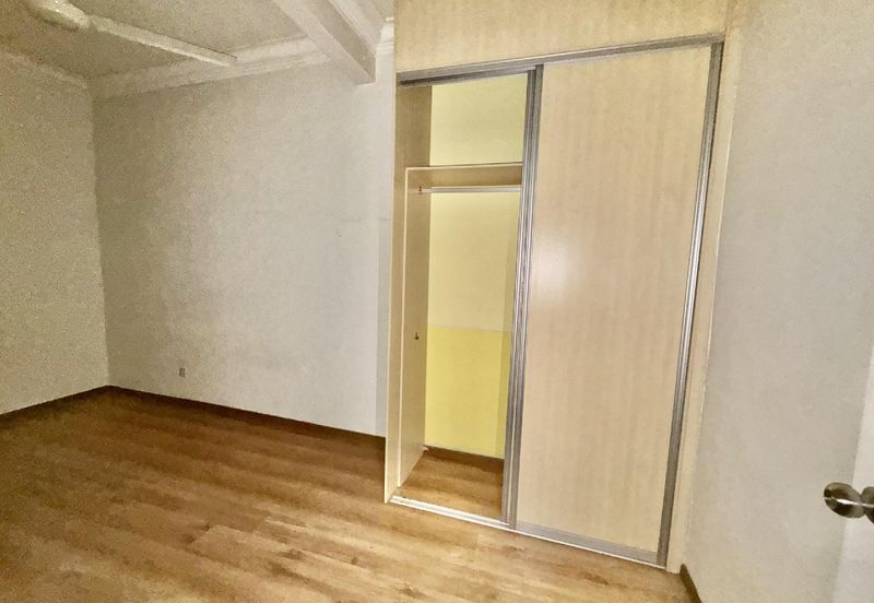 Jalan Suasana, Bandar Tun Hussein Onn