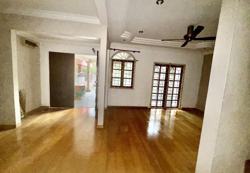 Jalan Suasana, Bandar Tun Hussein Onn