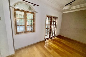 Jalan Suasana, Bandar Tun Hussein Onn