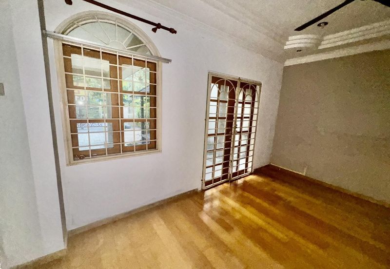 Jalan Suasana, Bandar Tun Hussein Onn