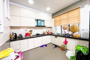 Puncak Pinggiran Putra