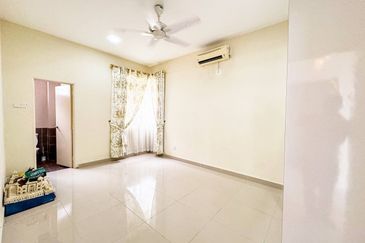 Puncak Pinggiran Putra