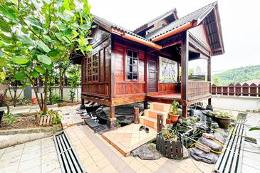 Puncak Pinggiran Putra