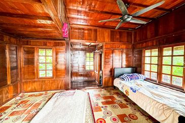 Puncak Pinggiran Putra