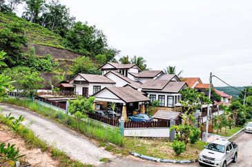 Puncak Pinggiran Putra