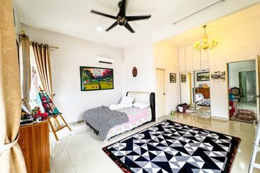 Puncak Pinggiran Putra