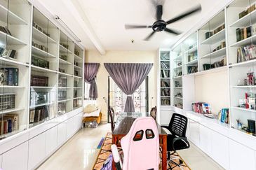 Puncak Pinggiran Putra