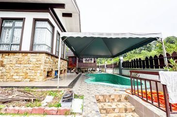 Puncak Pinggiran Putra