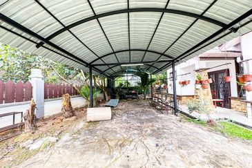 Puncak Pinggiran Putra