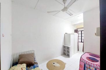 Taman Pinggiran Putra