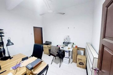 Taman Pinggiran Putra