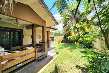 End Lot 3 Storey Terrace House Subang Bestari | 6R4B | Renovated | Facing Open