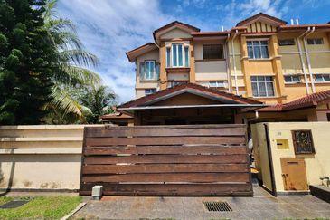 End Lot 3 Storey Terrace House Subang Bestari | 6R4B | Renovated | Facing Open